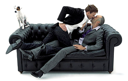 &copy; Oliviero Toscani 2005 &copy; Flash &amp; Partners SPA 2005 &copy; Ra-Re.it — Was man nicht auszeichnen kann, muss man wohl in die Welt schreien. Schillerndes Geh&ouml;r durch tastbare Photografie an noch unoffenen Gegenden des Geschmacks. Weniger schockierende Kollektionsergebnisse eines Modeverbundes auf Plakatw&auml;nden. — May the Shock be with You!